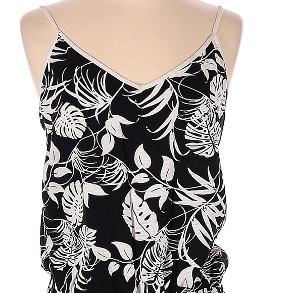 Beautiful NWOT  nice Vince Camuto Designer Black & White Romper in Size Small - Picture 2 of 3